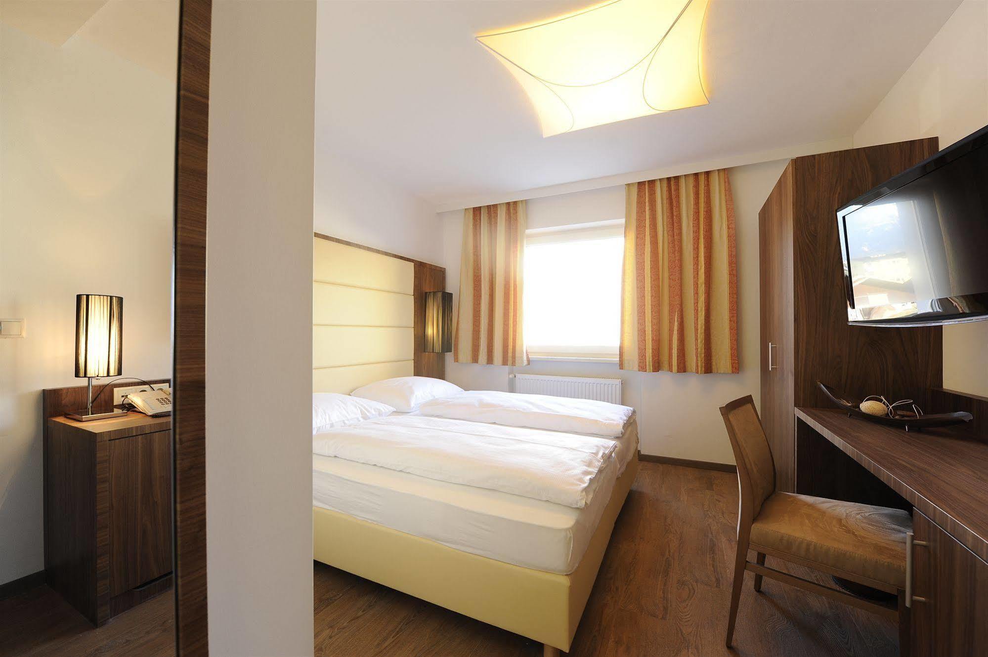Hotel Kapeller อินส์บรุค ภายนอก รูปภาพ