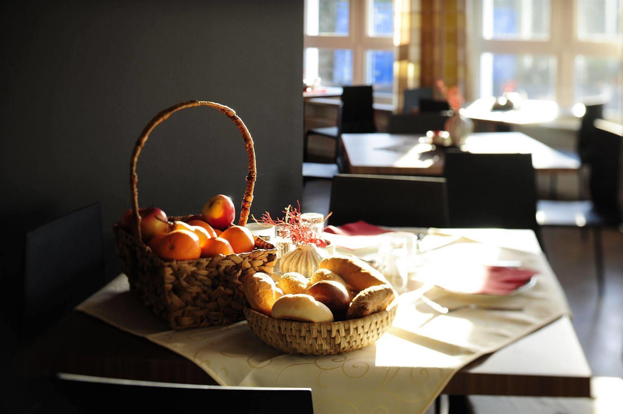 Hotel Kapeller อินส์บรุค ภายนอก รูปภาพ